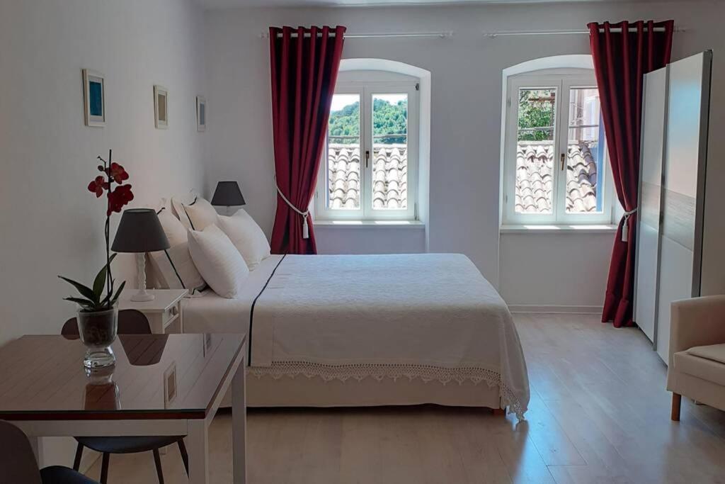 Comfortable Studio In Old Town ลาบิน ภายนอก รูปภาพ